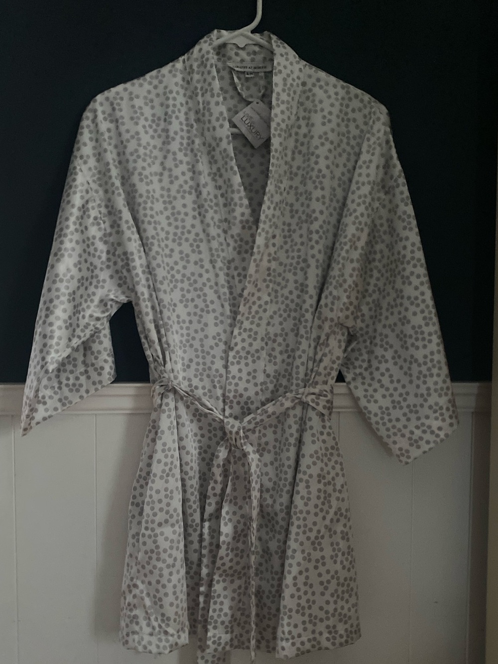 NWT Giraffe at Home Little Giraffe Polka Dot Luxury Robe Size S White Gray